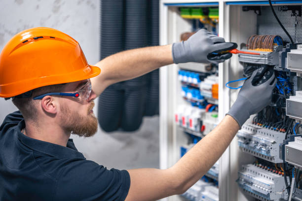 Best Local Electrician Companies  in Happy Valley, OR